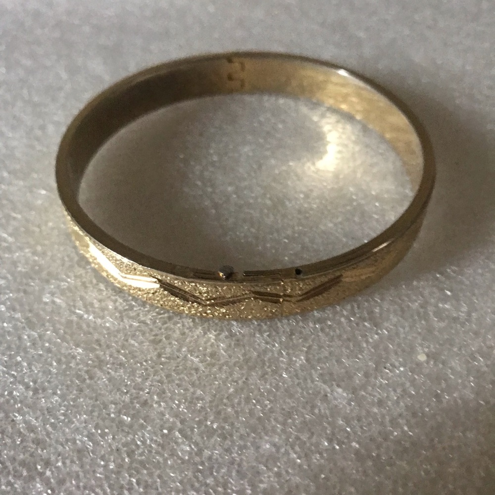 Classic Gold Tone Women's Patterned Band Bracelet